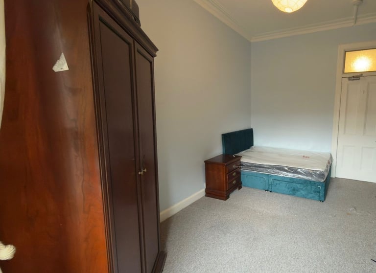 3 double room to rent EH7 4EB £800 pm