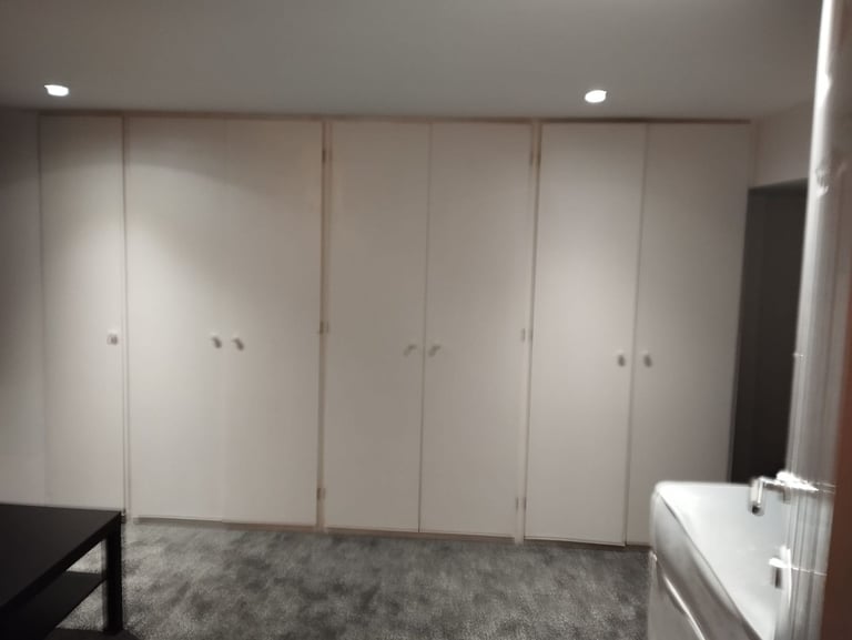 Nice Double room with En-Suite bathroom  to Let close to Gants Hill Train Station, IG1 3PG.