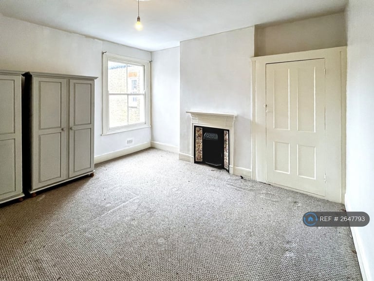 3 bedroom flat in Telford Avenue, London, SW2 (3 bed) (#2647793)