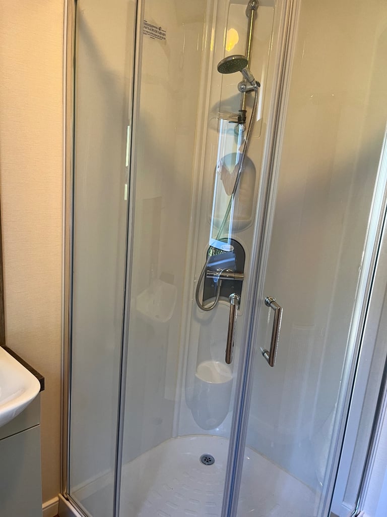 Atlas Lilac Lodge 40x20x2 bedroom