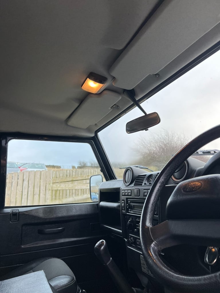 2011 - 61 Land Rover Defender 90 2.2 TDCi XS 4WD SWB Euro 5 WINDOW VAN Diesel