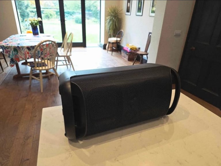 Lightly used Sony Xv-500 speaker 