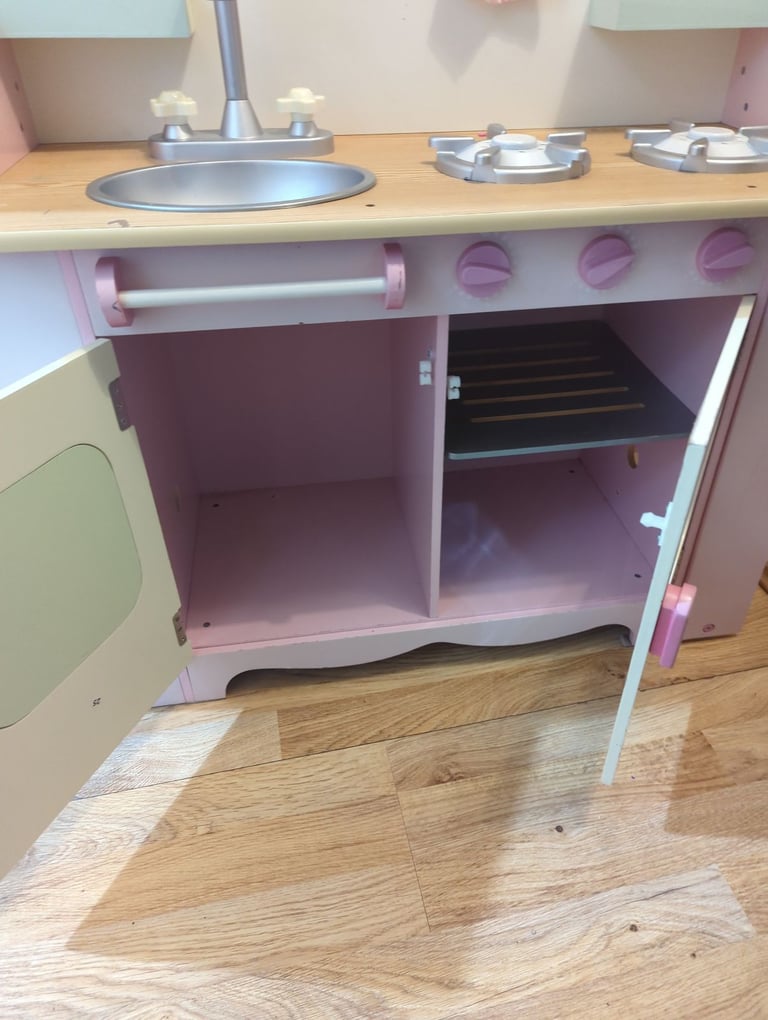 Girls kitchen
