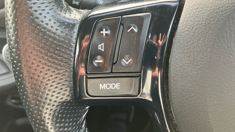 2016 Toyota Yaris 1.5 Hybrid Design 5dr CVT HATCHBACK PETROL/ELECTRIC Automatic