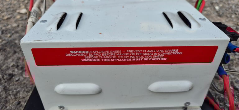 LOGIC 1 power supply and battery charger with panel control for camper, caravan, motorhome or boat.