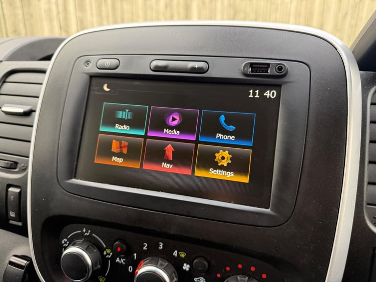 2021 Renault Trafic 2.0 dCi ENERGY 30 Sport Nav Crew Van LWB Euro 6 (s/s) 6dr WINDOW VAN Diesel M...
