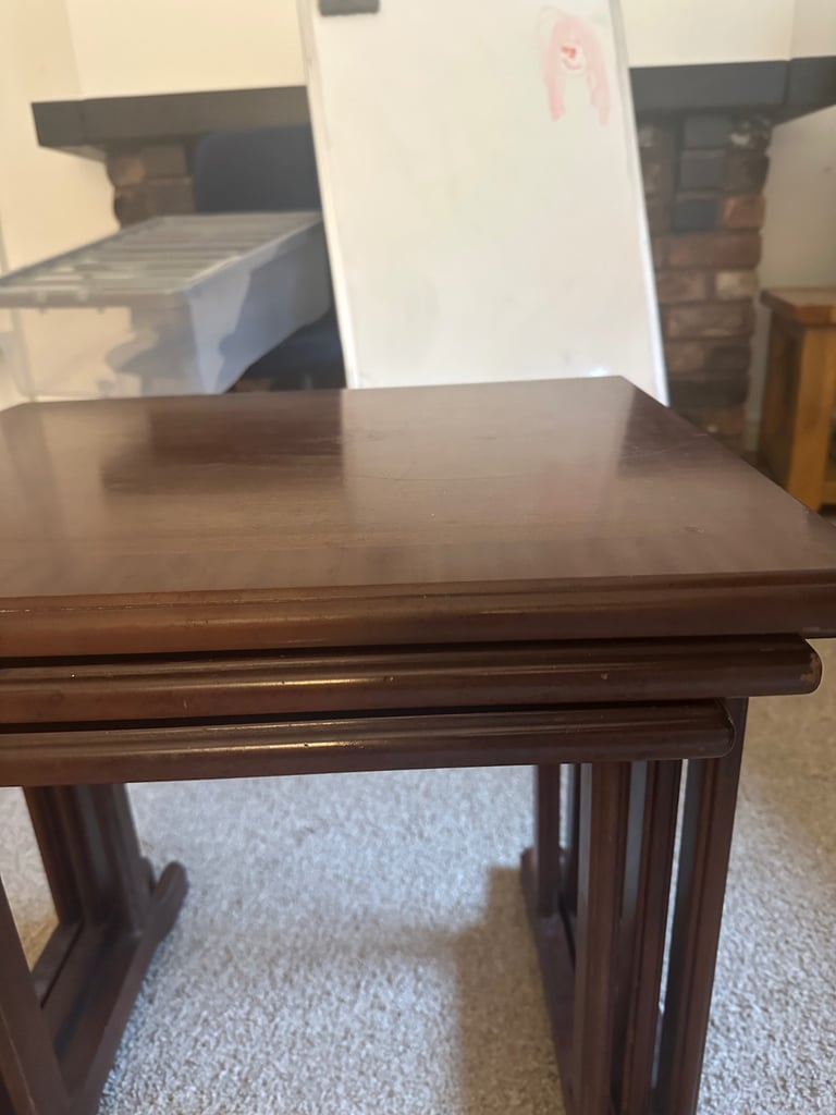 Set of 3 nesting tables
