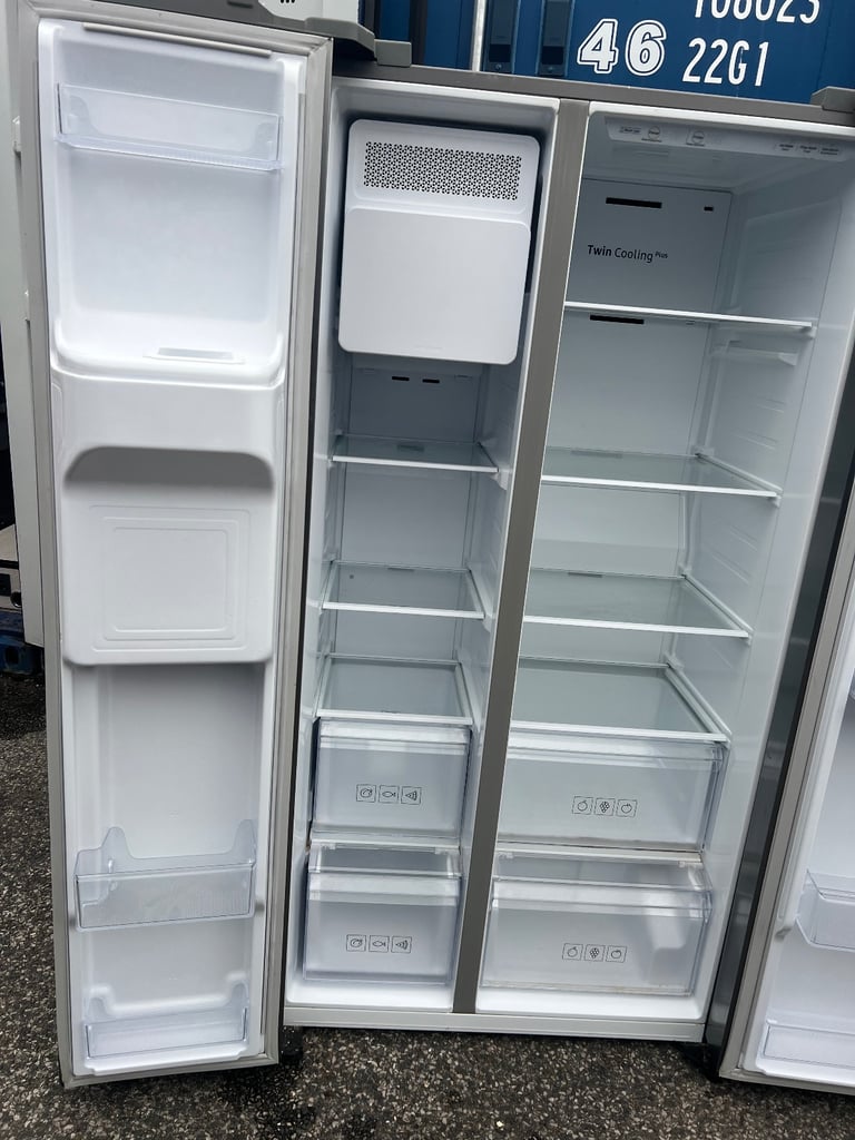 SAMSUNG AMERICAN FRIDGE FREEZER FOR SALE