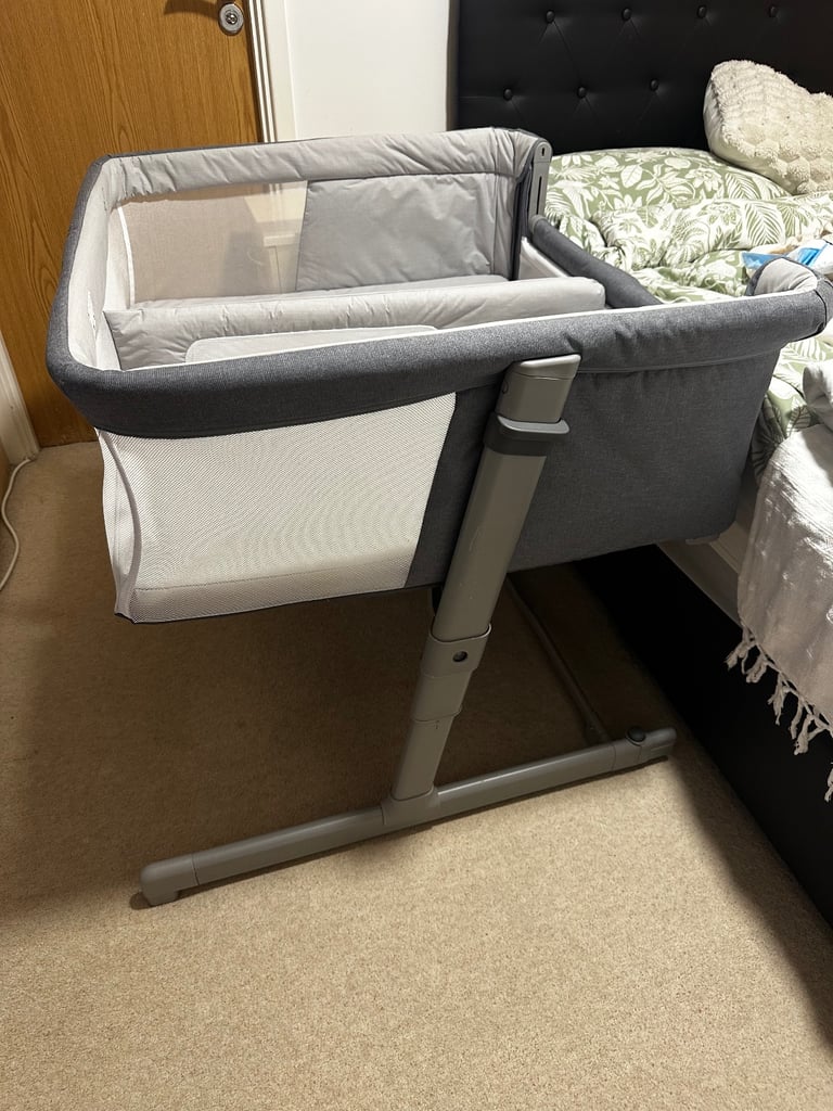 Chicco Next2Me Twins Bedside Crib 