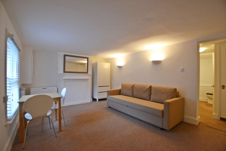 Studio Flat to let from 1st December