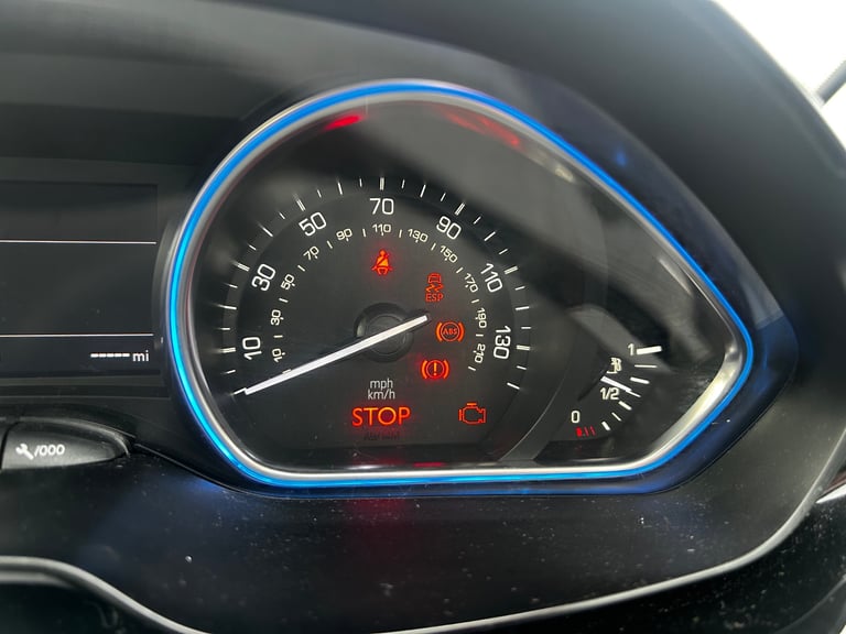 Peugeot 2008, 2014 Hatchback , Manual, 1199 (cc), 5 doors