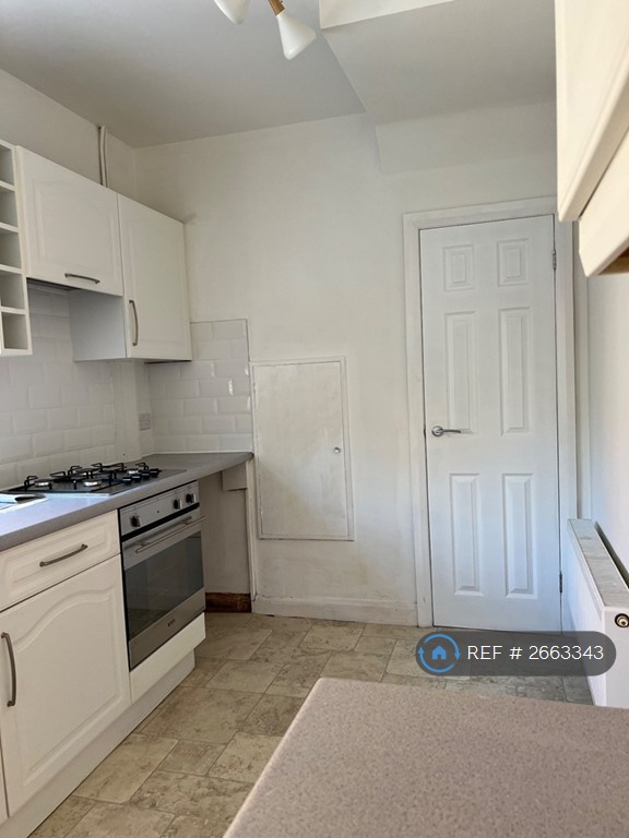 3 bedroom house in Brant Avenue, Newcastle-Under-Lyme, ST5 (3 bed) (#2663343)