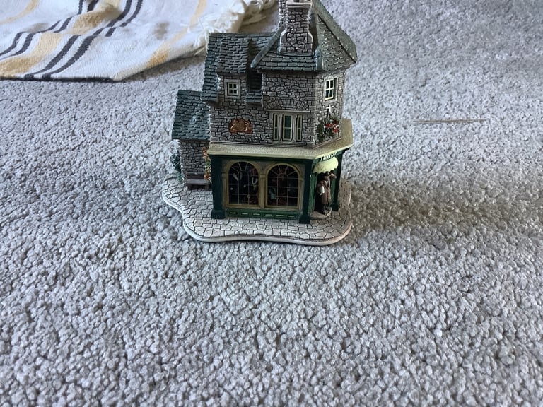 Lilliput lane the tailor with deeds