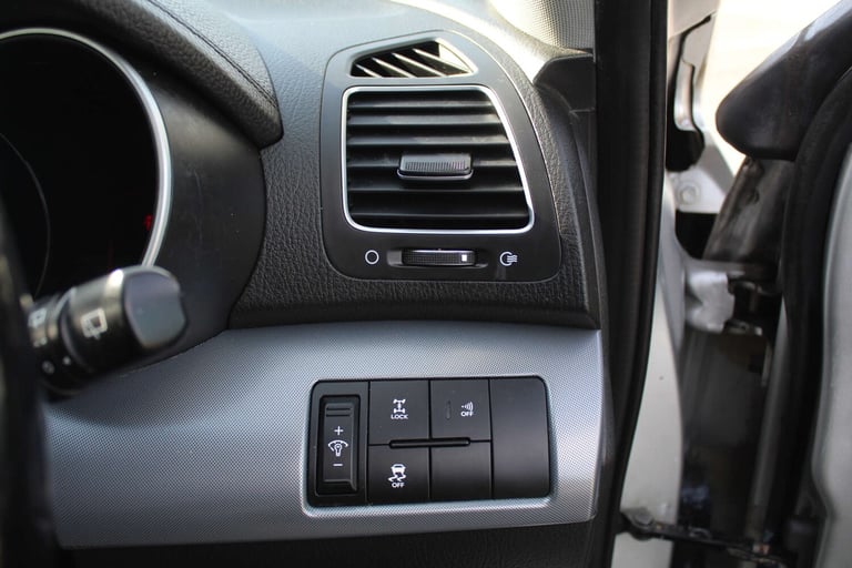 2012 Kia Sorento 2.2 Sorento KX-3 Sat Nav CRDi 4x4 Auto 4WD 5dr SUV Diesel Automatic