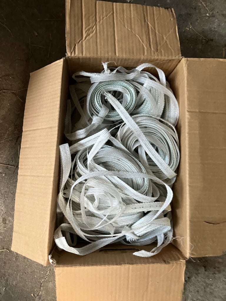 Electric fencing kit 
