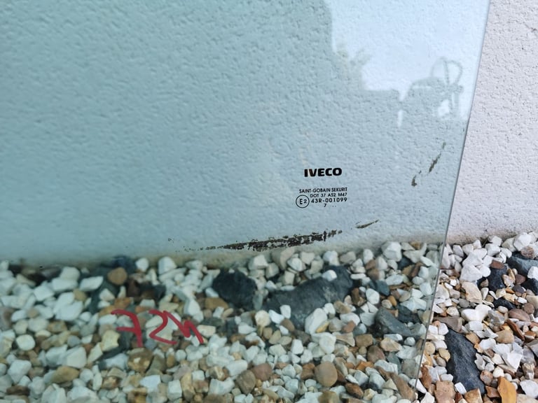 Iveco daily 2007 2008 model n/s door window glass