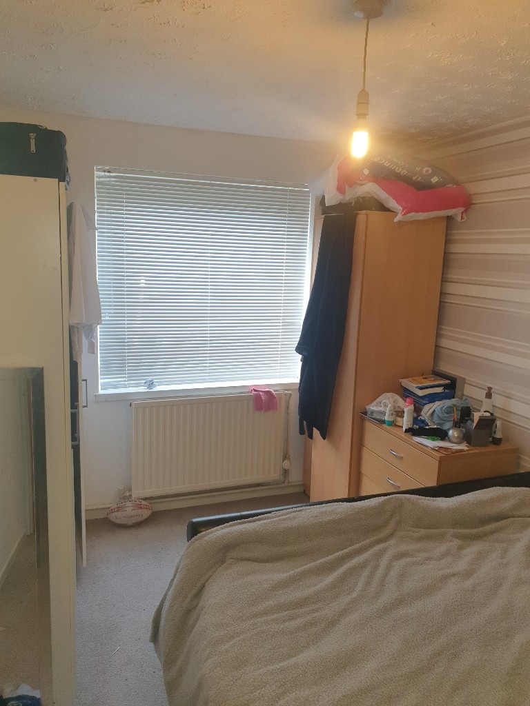 Double Bed room Swansea 