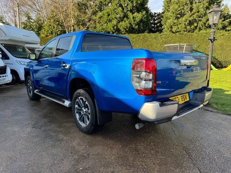 MITSUBISHI L200 2.2 DI-D DC Barbarian 4WD Euro 6 (s/s) 4dr Blue Manual Diesel 20