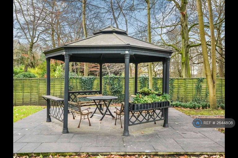 2 bedroom flat in Wetherby Road, Leeds, LS8 (2 bed) (#2644808)