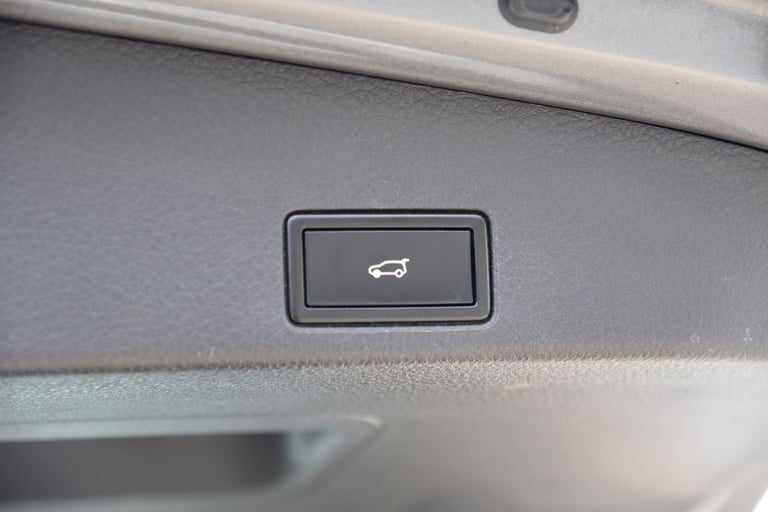 2013 Volkswagen Touareg 3.0h TSI V6 Hybrid SUV 5dr Petrol Hybrid Tiptronic 4WD Euro 5 (s/s) (333 ...