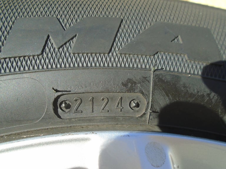 4 X DEVONPORT VOLKSWAGEN TRANSPORTER WHEELS & TYRES 215/235 60 17inch ALL TYRES VIRTUALLY NEW.