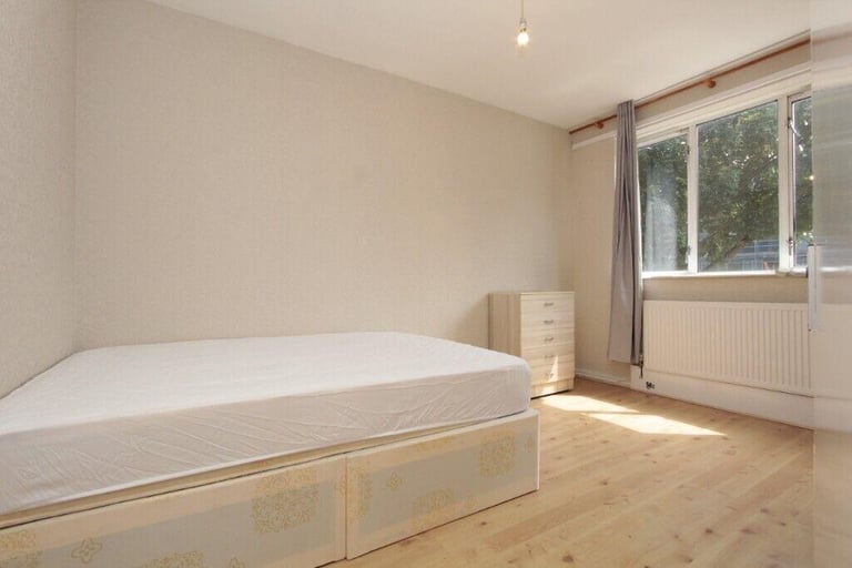 Stepney Green • 3 doubles rooms • Available now • 0 Deposit Available
