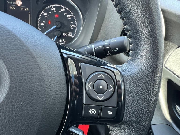 Toyota Yaris 1.5 VVT-i Icon 5dr - REAR CAMERA - BLUETOOTH - Petrol