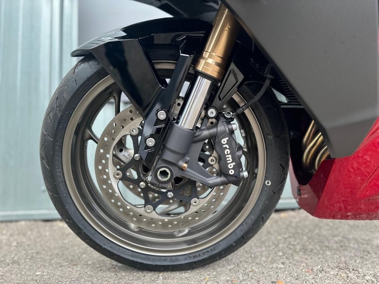 STUNNING ONE OWNER 2024/24 SUZUKI GSX-S 1000 GT+ MOTORCYCLE 