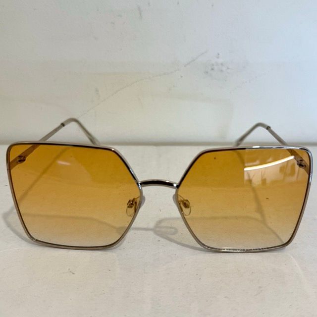 image for Boohoo Megan Oversized 70s Sunglasses - Yellow £10.