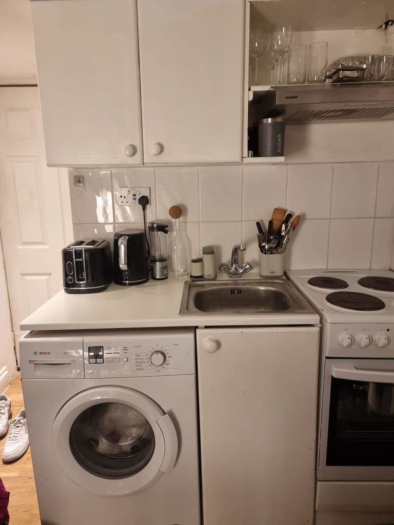 DSS FULHAM 1ST FL SELF CON STUDIO FLAT 10 MIN WALK TUBE &RIVER SHORT BUS RIDE TO CLAPHAM JUNCTION 