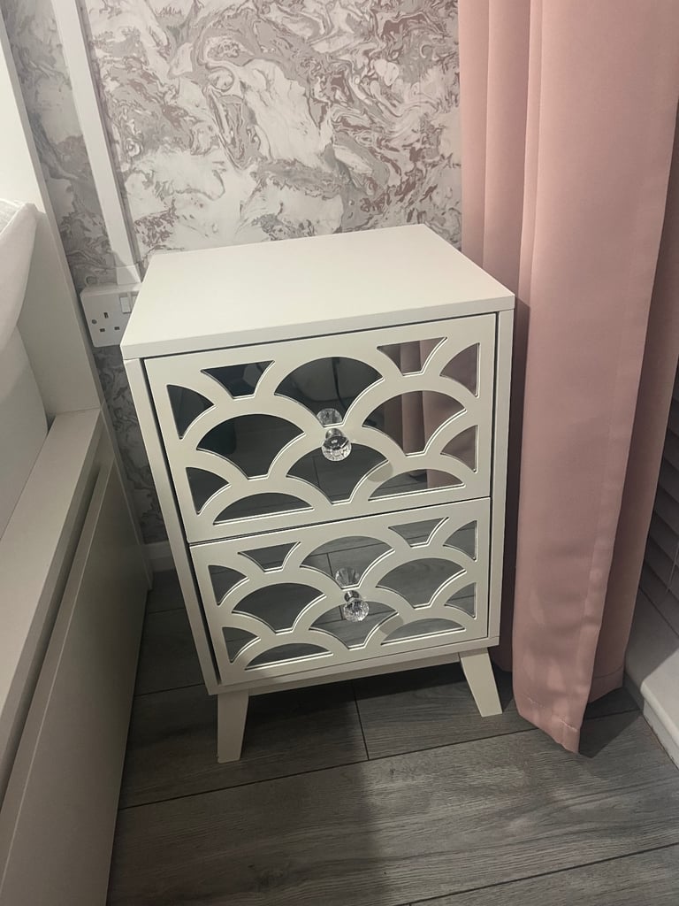 Bedside table & 3 chest of drawers 