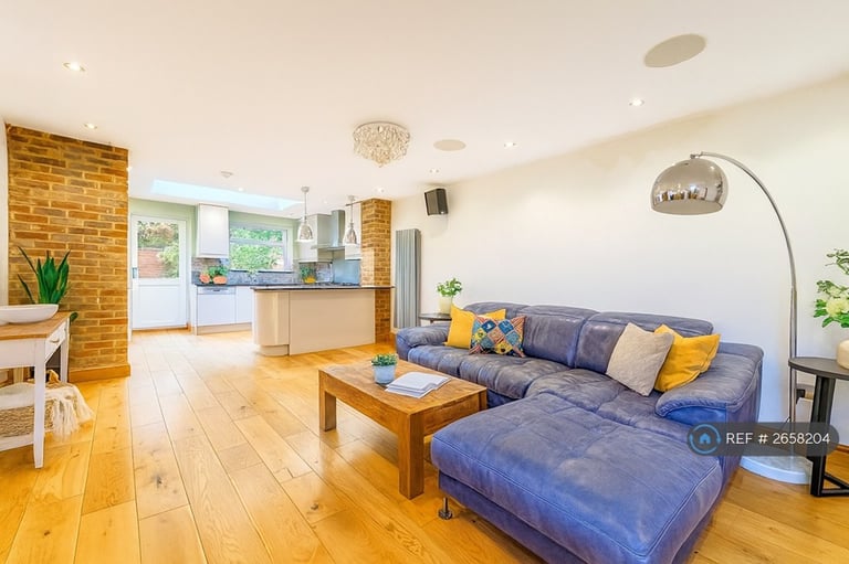 4 bedroom house in Aspen Close, London, W5 (4 bed) (#2658204)