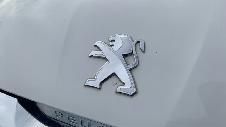 2016 Peugeot 108 1.2 PureTech Allure Hatchback 5dr Petrol Manual Euro 6 (82 ps) Hatchback Petrol ...