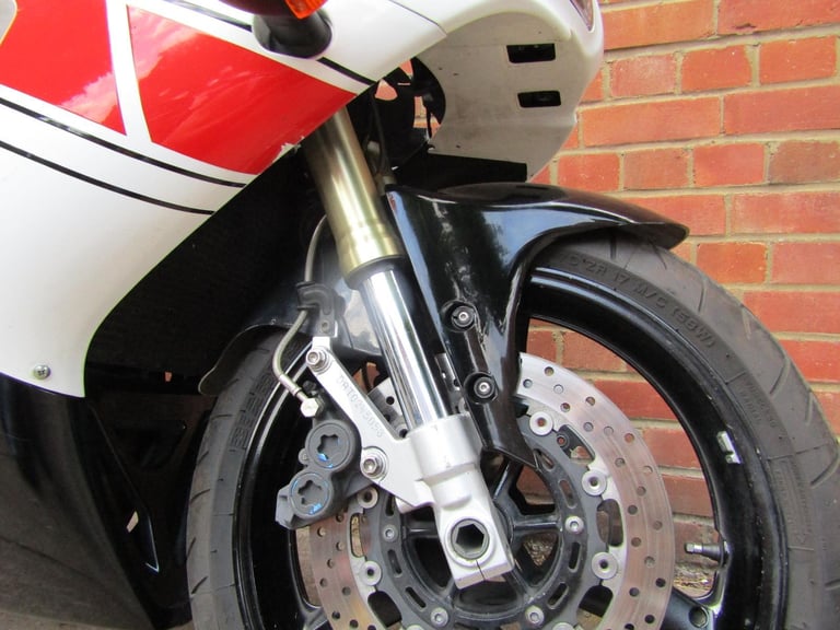 Yamaha YZF R1 1999 MODEL WITH ULEZ CERTIFICATE , SPECIAL PAINT JOB..LOOK ! 
