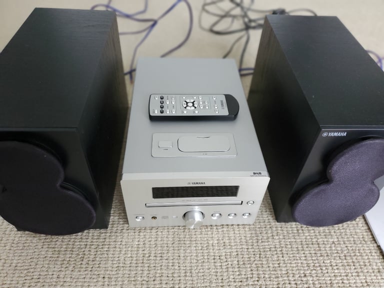 Yamaha stereo & speakers - CRX-330 CD Receiver & NS-BP100 (pair) speakers