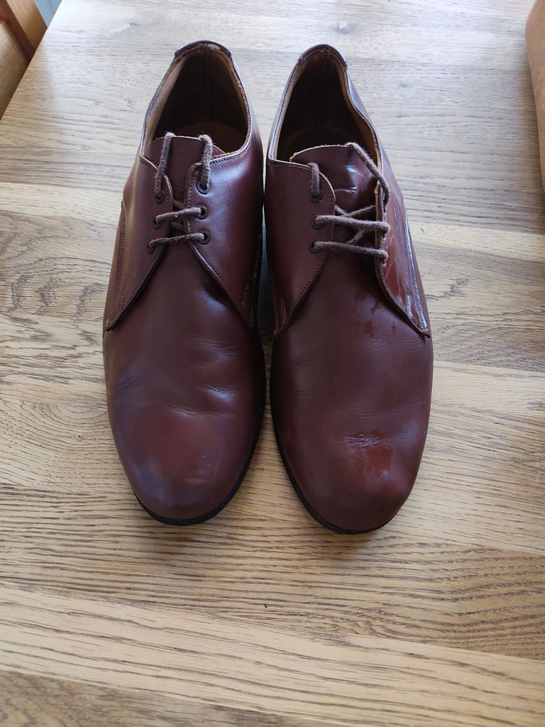 Henselite lawn bowling bowls with case and Scorpion Shoes