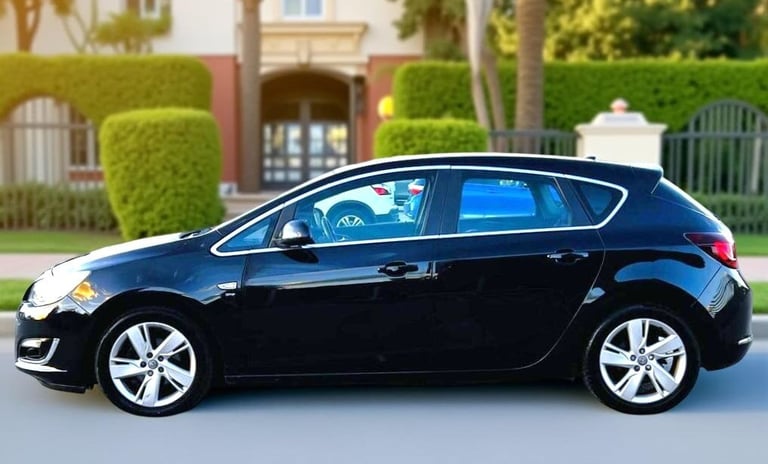 2014 Vauxhall Astra 1.6 SRi Manual 70,000 Miles . 5dr . Good Mileage . CHEAP on Fuel . HATCHBACK ...