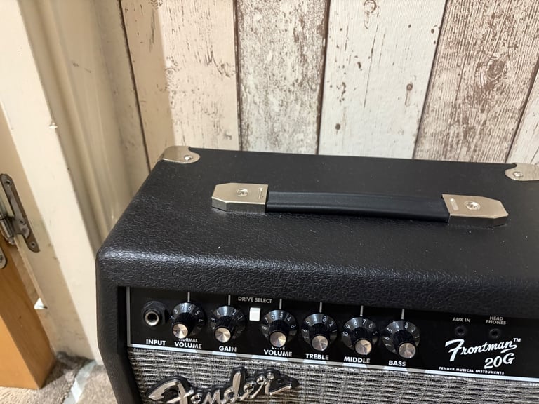 FENDER GUITAR AMP 20w