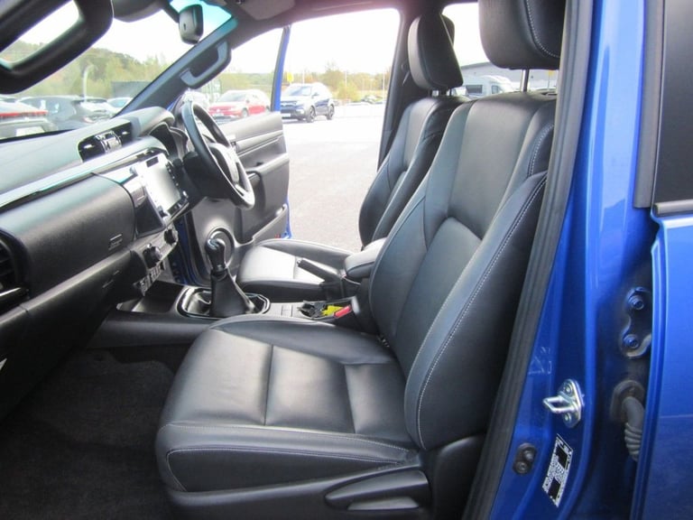 2022 Toyota Hilux 2.8 D-4D Invincible X Pickup Double Cab 4dr Diesel Manual 4WD Euro 6 (s/s)  PIC...