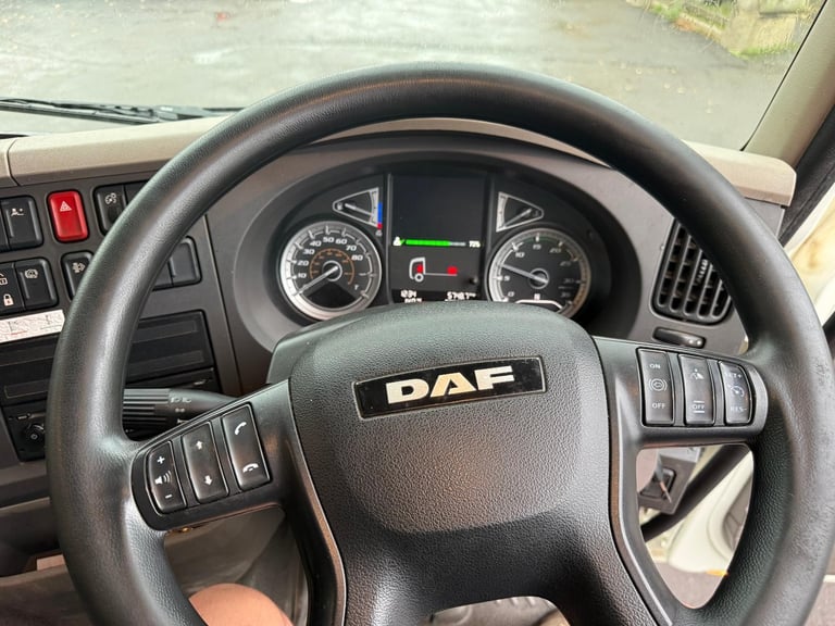 DAF LF 230, CURTAIN, UNDERSLUNG TAIL LIFT 