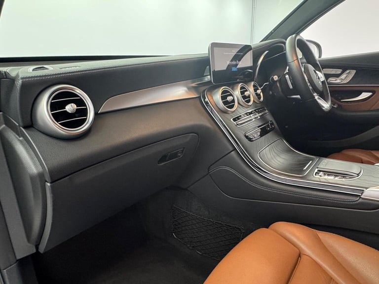 MERCEDES-BENZ GLC 2.0 GLC300d AMG Line (Premium Plus) Coupe G-Tronic+ 4MATIC