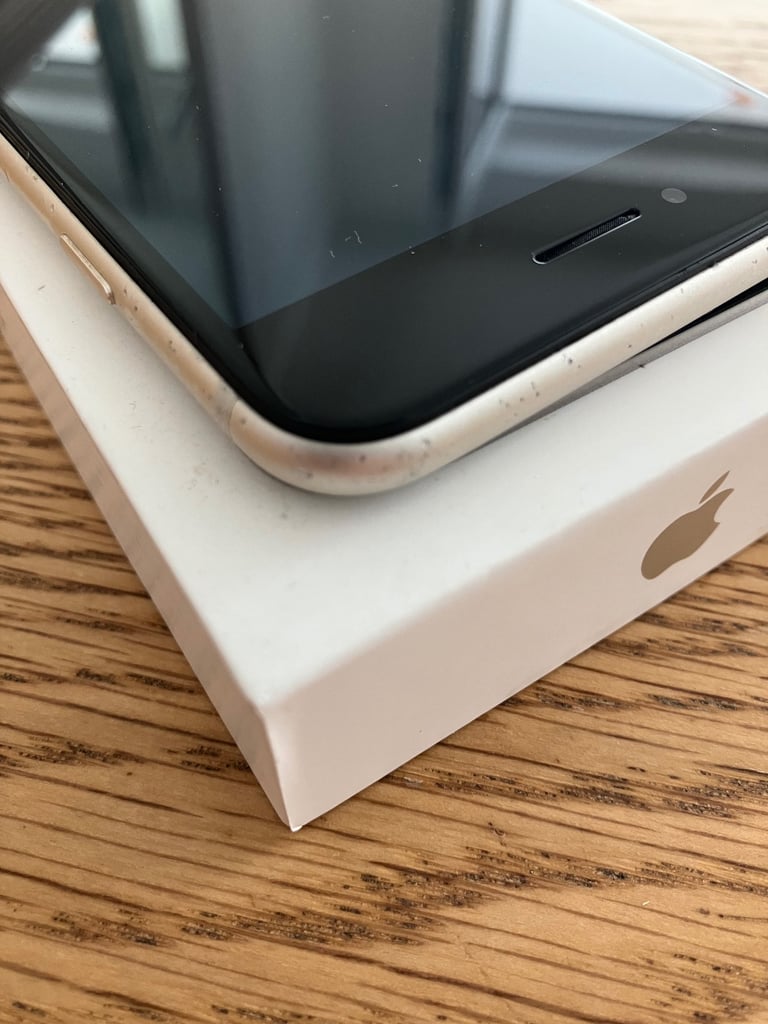 iPhone SE (3rd Gen) Starlight 64gb Unlocked