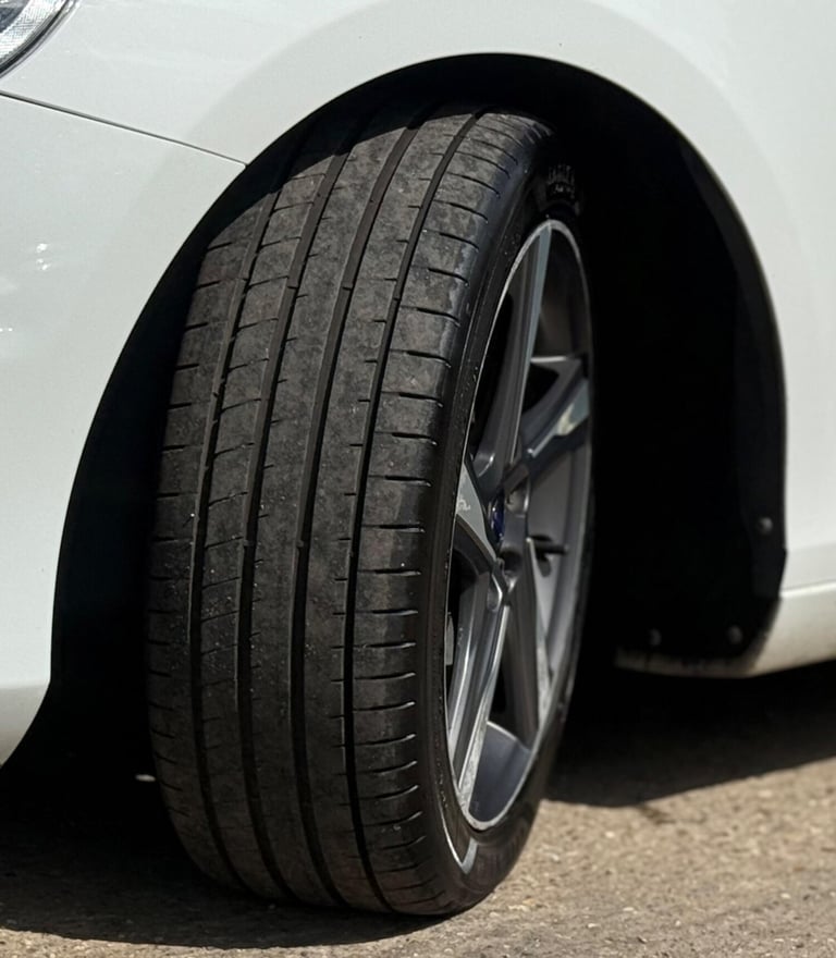 2015 Volvo V40 1.6 D2 R-Design Powershift Euro 5 (s/s) 5dr Diesel