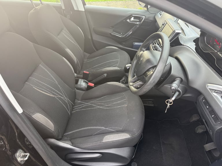 Peugeot, 208, 2015, Manual, 1398 (cc), 5 doors