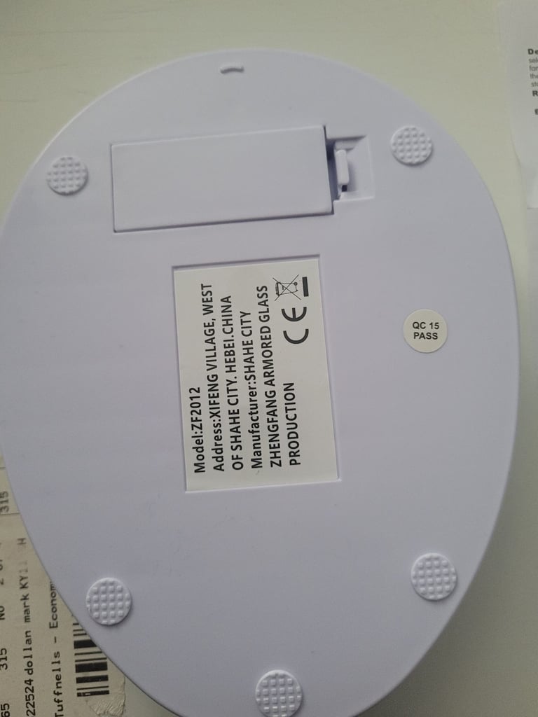 Kitchen scale with batteries.  Collection dunfermline fife