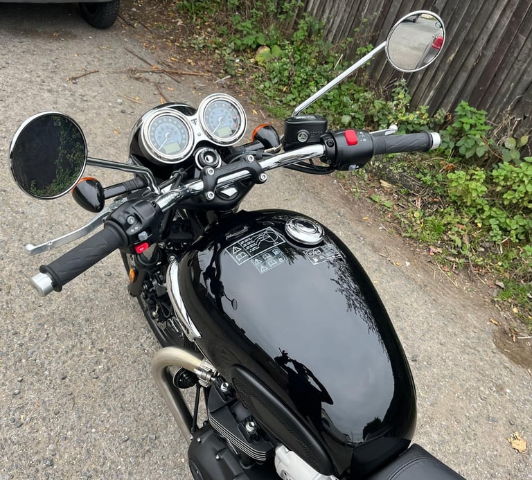 TRIUMPH BONNEVILLE T100, 2025(75), 6 DELIVERY MILES, STUNNING MOTORCYCLE, £8995