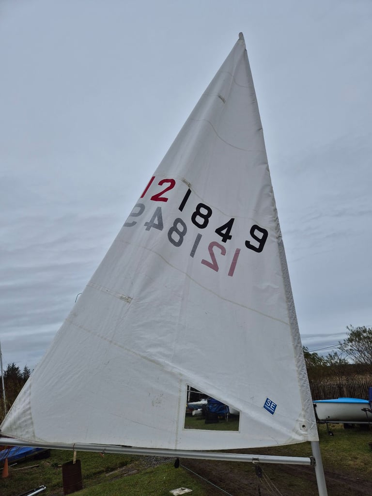 Laser sailing dinghy with combi road trailer
