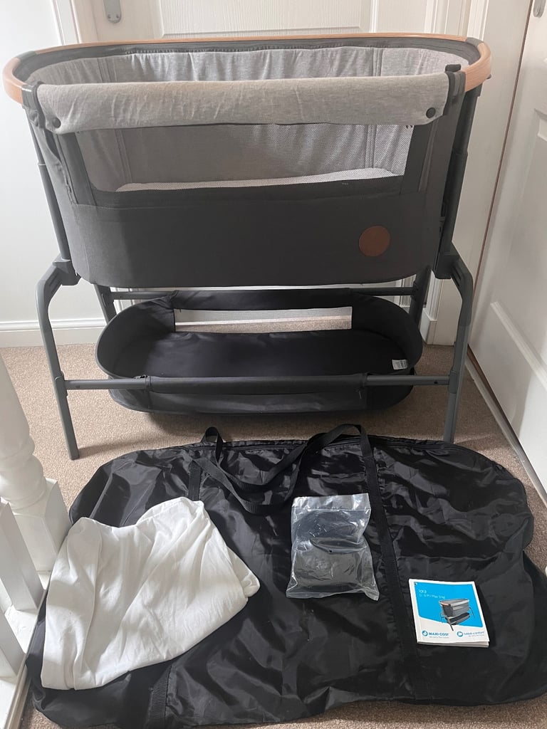 Maxi cosi iora next to me crib 