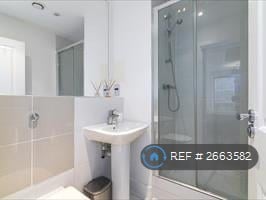 2 bedroom flat in Christian Street, London, E1 (2 bed) (#2663582)