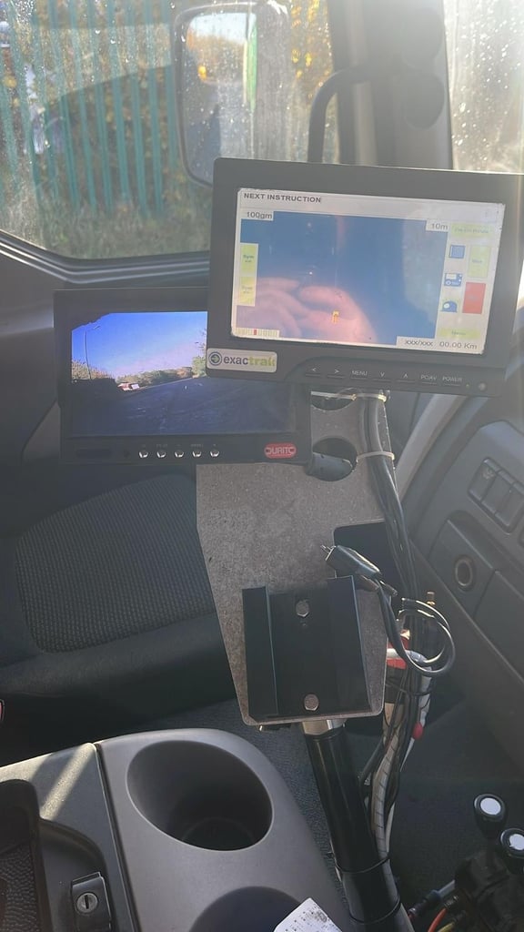 2015 (65) LEYLAND DAF LF220 HOOKLOADER. ENCLOSED BODY. 18 TON GVW. EURO 6. 